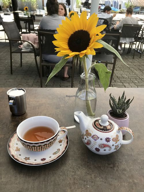 Tea and flower   at Naked Flowers in Mondsee
