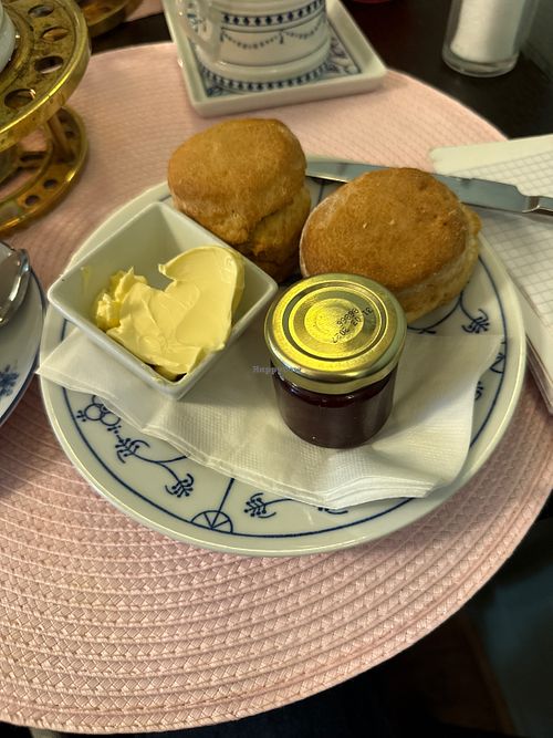 Die veganen scones  at Teestübchen im Schnoor in Bremen