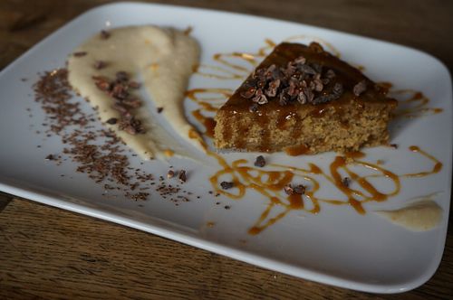 Gateau vegan (lucuma & banane) at Sol Semilla in Paris