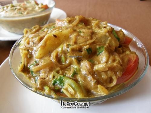 Aloo Gobi

Movie from Karuna Restaurant shows how it was made: http://youtu.be/lAj8bozCm7A?t=4m13s at Karuna in Kerala