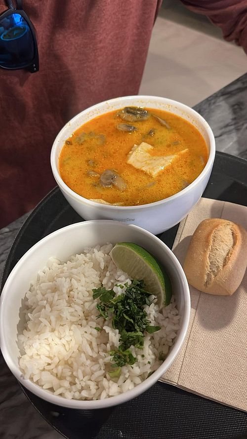 Vegan Thai chicken soup - with huera chicken and mushrooms and side rice (included in the price)  at Zuppa in Madrid