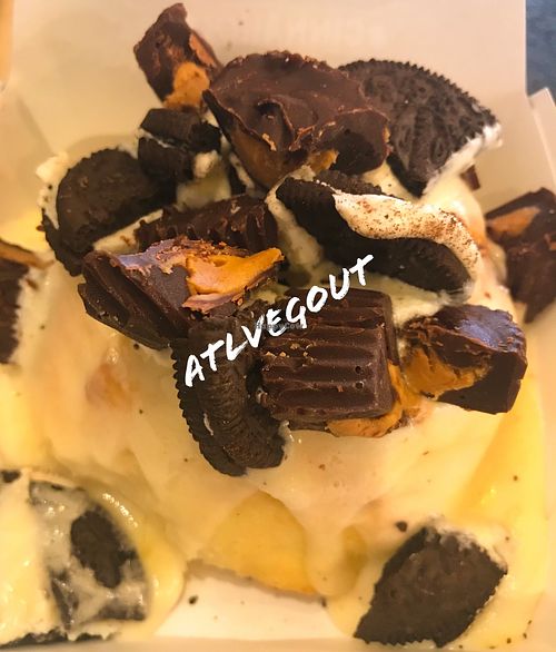 Creme brûlée icing, peanut butter cup and Oreo roll at Cinnaholic in Dunwoody