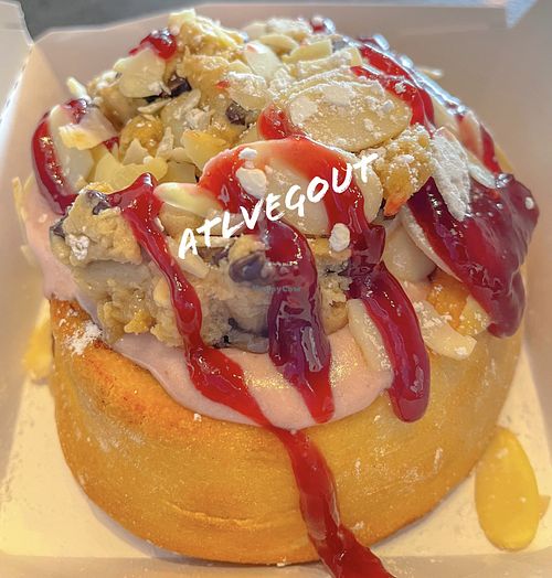 Summer sunset at Cinnaholic in Dunwoody