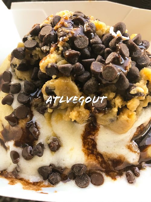 Cinnamon roll at Cinnaholic in Dunwoody