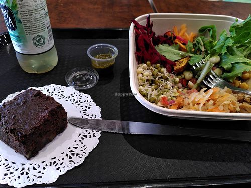 Brownie and buddha bowl Koréenne. at Ty Veggie in Brest