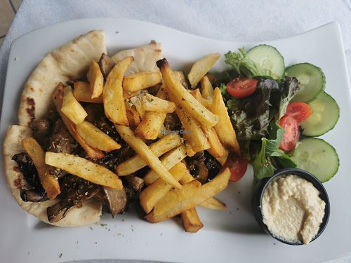 Open plate mushrooms = vegan at Sweet Revenge in Zakinthos