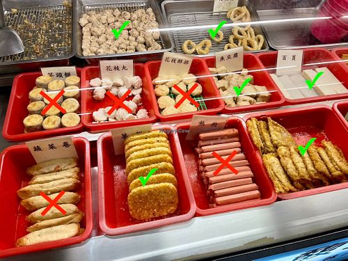 Vegan items marked with a ✓  at Vegetable Fried Food 馥野蔬食炸物 - Fù Yě Shū Shí Zhà Wù in Taipei