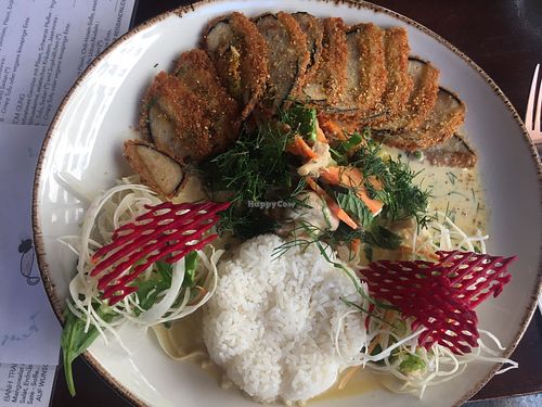 Changing bowl with fried "fish" at Caphe HOA 2 in Berlin