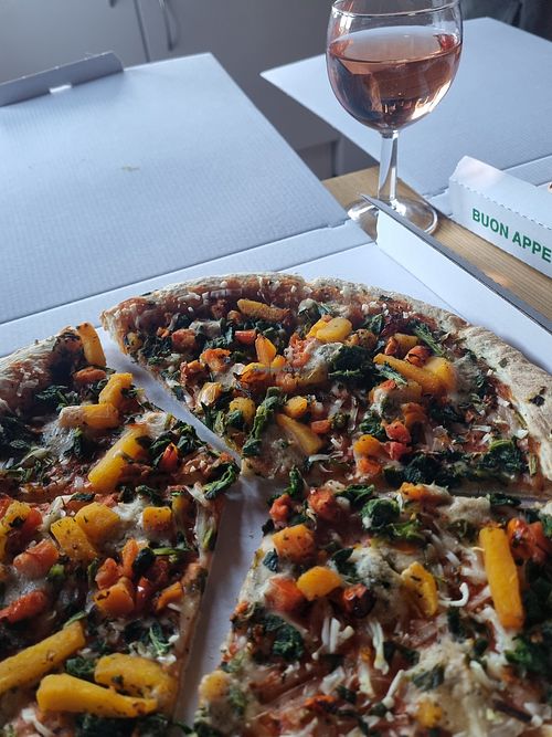 Ieder jaar sluiten we onze vakantie af met een vegan pizza op de camping at Ballum Camping in Bredebro