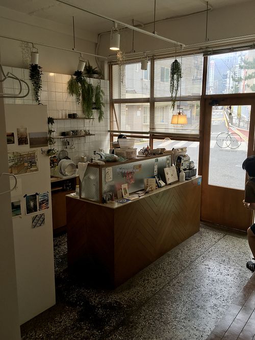 Calm and light-filled space with high ceilings and free wifi  at LoveUrth 러브얼스 in Busan