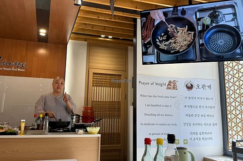 Instructor at front  at Korean Temple Food 한국사찰음식 in Seoul