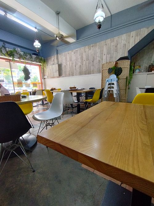 Cosy dinning area at Yuan Xiang Vegetarian Food 圆香素食馆 - Changi in Central Singapore