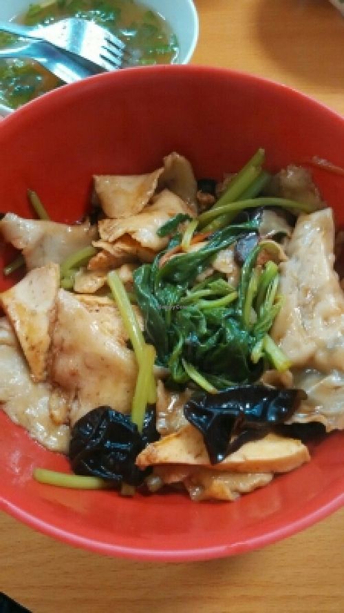 Dried mee hoon kway (made from flour) at Tian Yuan 田园健康食品 in Central Singapore