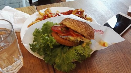 Hawaii chicken burger with fries at vego Foodworld in Berlin