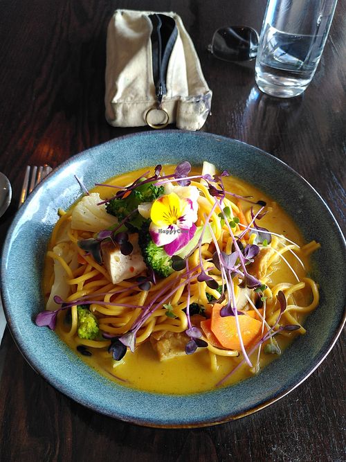 LAKSA TRES FLORAL at Dfrent Cafe in Victoria Park