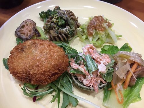 lunch set at Pupu Kitchen and Health Food Shop in Nagoya