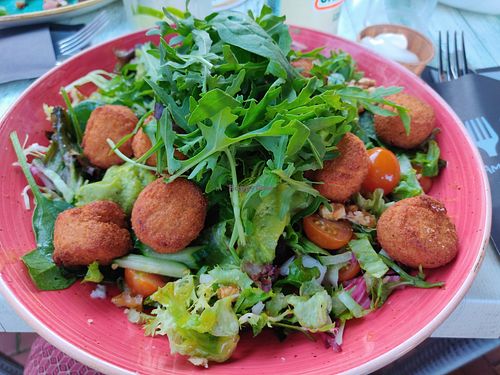 Falafel salad (comes with guac instead of tzatziki) at Zus en Zo in Steenwijk