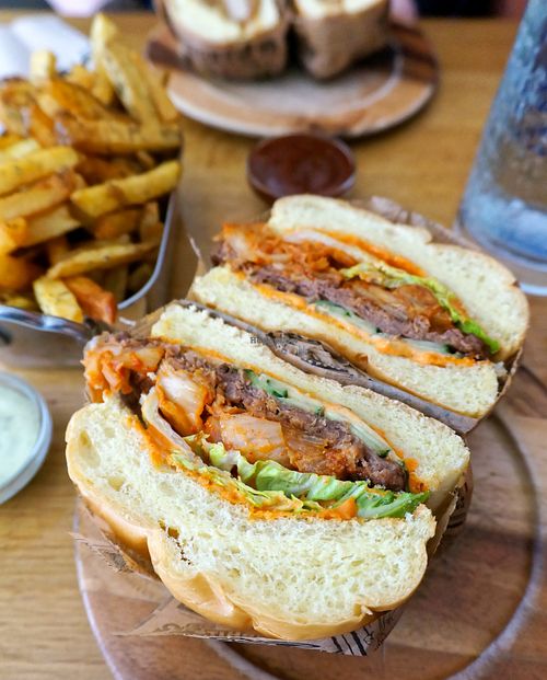Le Kimchi (beyond burger/kimchi/gochujang mayo) at Les Tontons Veg in Paris
