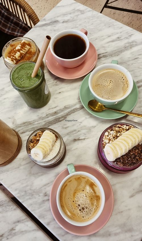 Açai bowl (S), porridge and Pitaya bowl at Superfood Deli - Maria Theresien in Vienna