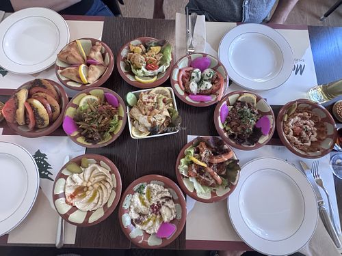 Mezze Menü Vorspeise 4 Personen  at Mont Liban in Bern