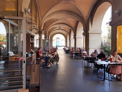 Arcade seating at Più in Bern
