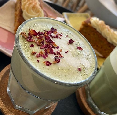 delicious plant-based match latte at Elefante - Sant Agusti in Mallorca