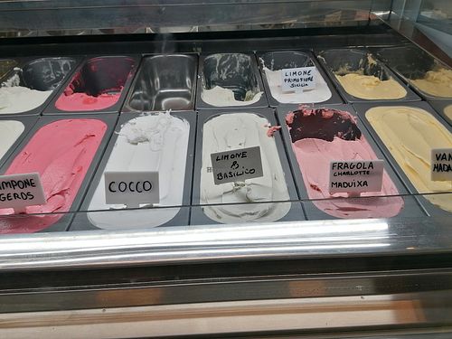 Fruit sorbets at Gelato Pensato in Lestartit
