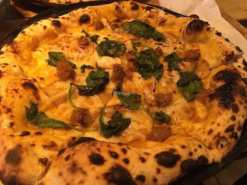 Patata & Salsicha
(Smoked bellpeppers cream, roasted potatoes, mozzarella, beyondmeat sausages, spinach and spicy olive oil) at Plant Base in Lisbon