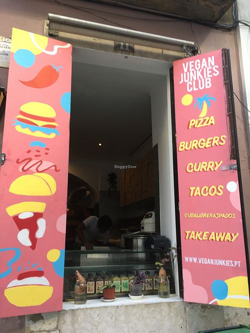 Outside delivery window at Plant Base in Lisbon