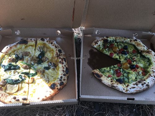Pizza to go!
Pesto & pomodoro and Patata and shasicha at Plant Base in Lisbon