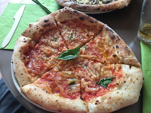 Margarita
Tomato, cheese and basil at Plant Base in Lisbon