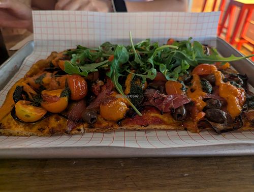 La pizza vegana at Zio Pig Urban Italian in Gijon