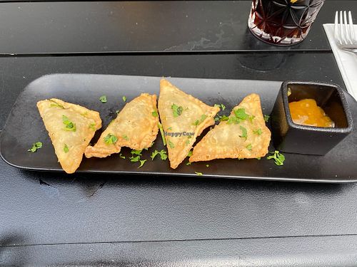 Samosas at Mazé Mazé in Hamburg