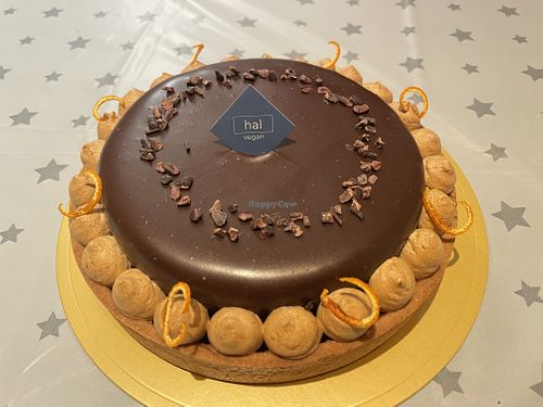 The little plate isn’t normally in the middle, I moved it to hide the hole from the candle as I didn’t get a picture before 😅  at hal okada - vegan sweets lab in Tokyo