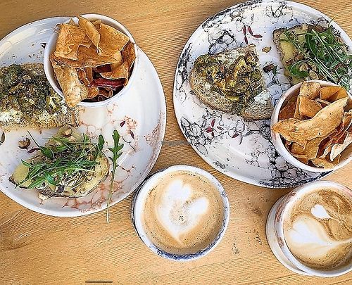 Toasts at Pequeno Café e Bistrô - Arroios in Lisbon