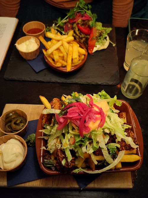 Gyros with oyster mushrooms and a tempeh dish at Café Bosch in Arnhem