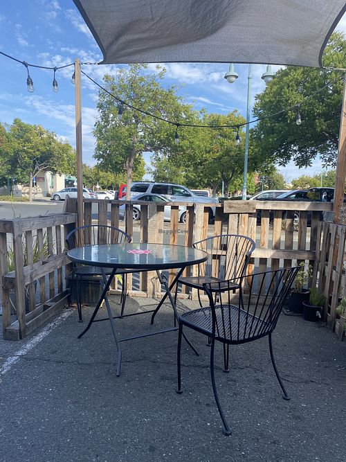 Major points for outdoor seating parklet   at Indigo Burger in Newark