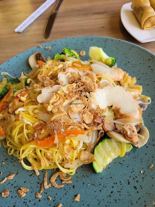 Fried noodles with veggies, tofu and vegan scampi at Loving Hut in Reykjavik