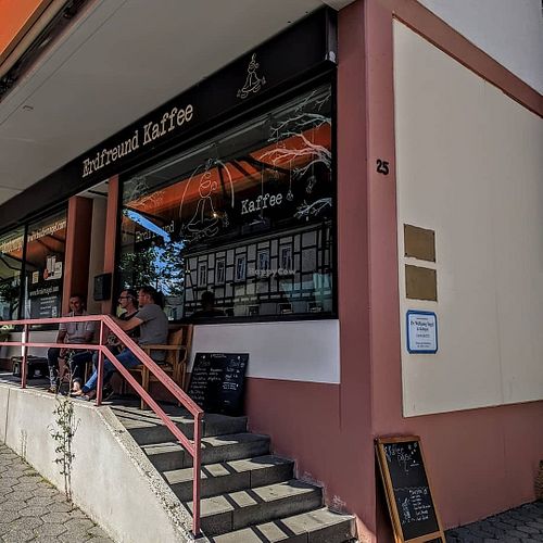 outside at Erdfreund Kaffee in Butzbach