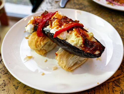 ASSIMA
AUBERGINE FUMÉE AU ROMARIN RÔTIE SUR LIT DE FEUILLE YUFKA at Chéri Coco in Pantin