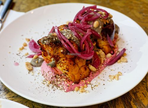 PINK FAIRY
CHOU-FLEUR RÔTI AU ZAATAR at Chéri Coco in Pantin