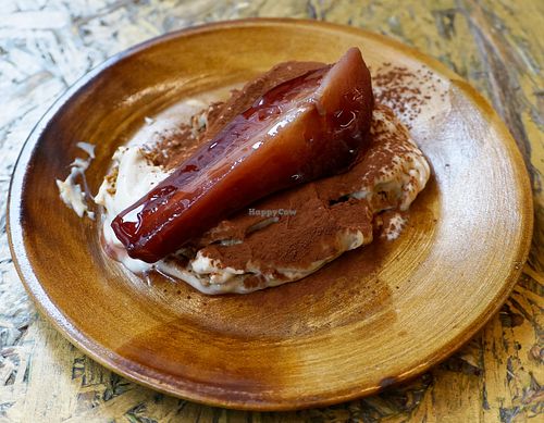 Poires pochées à l’hibiscus, tiramisu at Chéri Coco in Pantin
