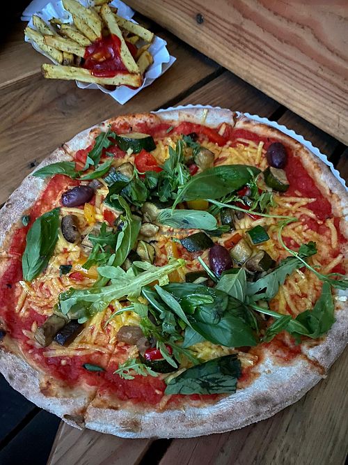 Vegan Pizza 🍕  at Gans Woanders in Munich