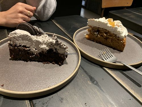 Brownie y carrot cake con piña!! at Vrutal - Poblenou in Barcelona