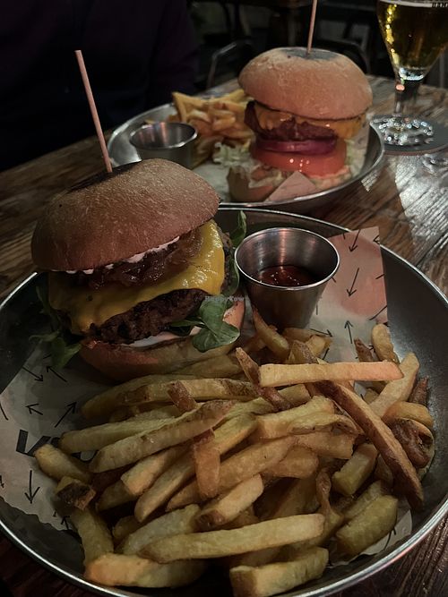 Pub (black bean) burger & Blind Date  at Vrutal - Poblenou in Barcelona