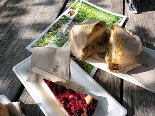 Vegan cake and "Bear park burger" at Bistro Bärenblick in Bad Rippoldsau Schapbach