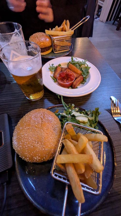 Burgers vegan + entrée vg at Seumas' Bar in Isle Of Skye