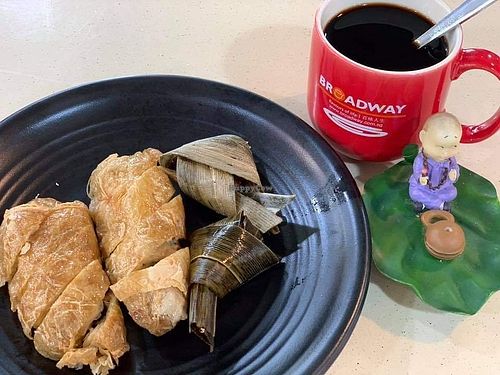 Traditional chicken thigh and pandan chicken. Photo by Mr Henry Lau aka Mr Purple at Chee Wei 啟維素食 - Potong Pasir  in Central Singapore