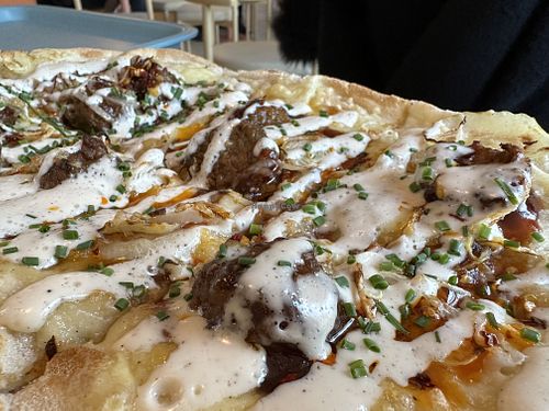 meatball pinsa  at Tolstoy in Vienna