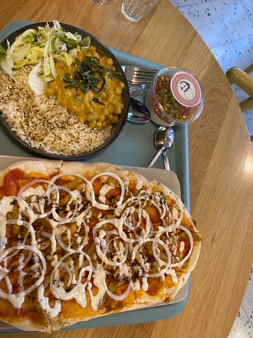 So this is mango basil curry,   at Tolstoy in Vienna